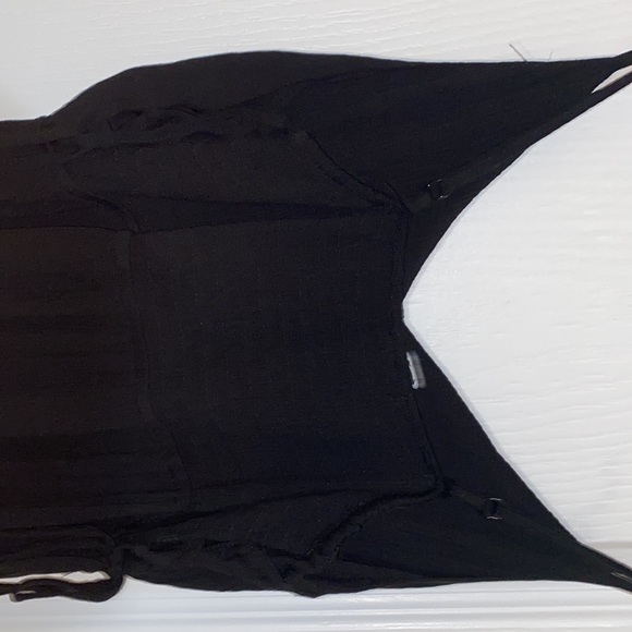 A BLACK DRESS - Picture 5 of 5